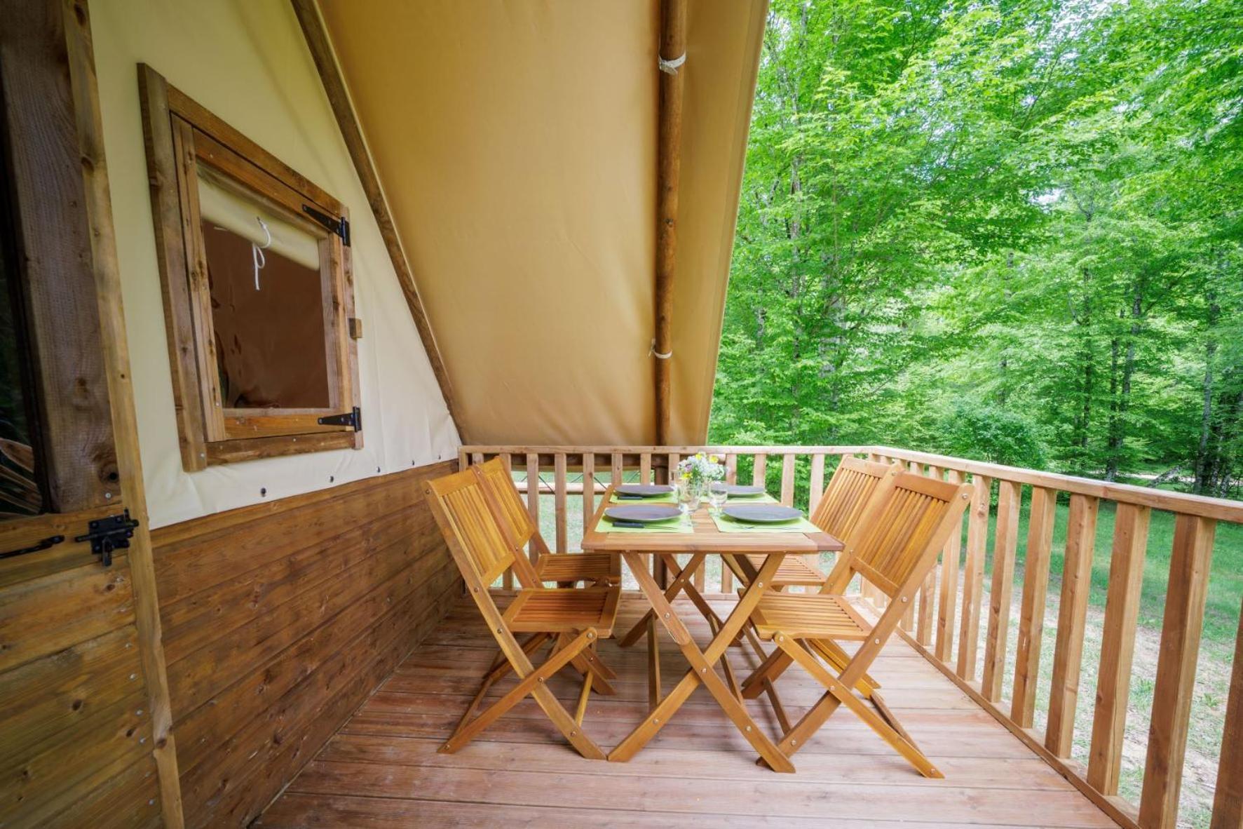 La Clairiere - Ecolieu De Vacances Lamothe-Fenelon Exterior foto